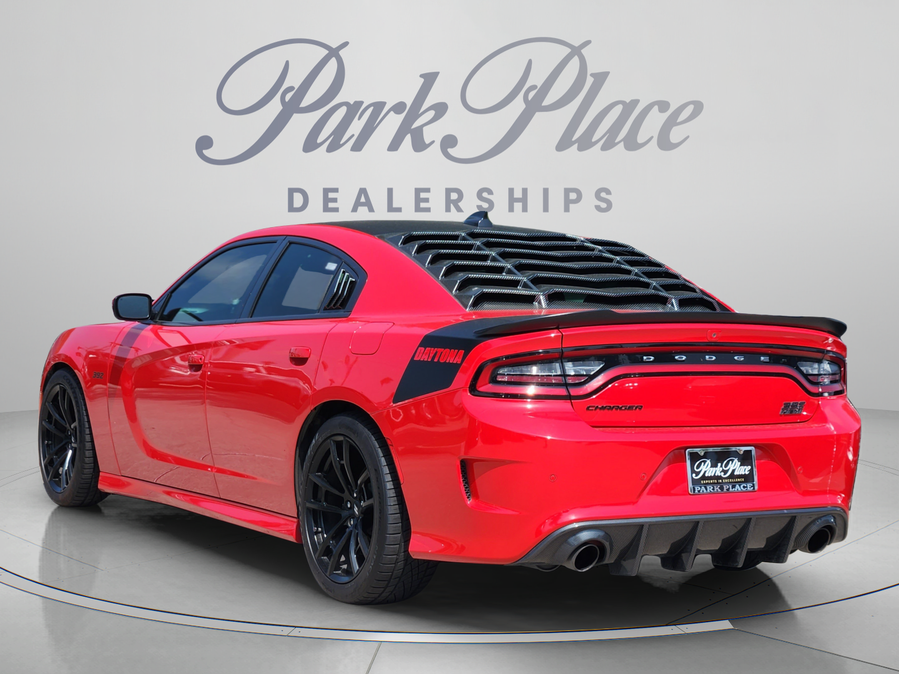 Used 2018 Dodge Charger R/T RWD image 3