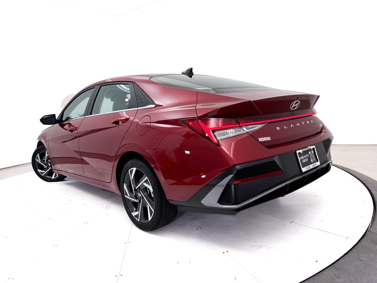 Used 2024 Hyundai Elantra Limited FWD image 2