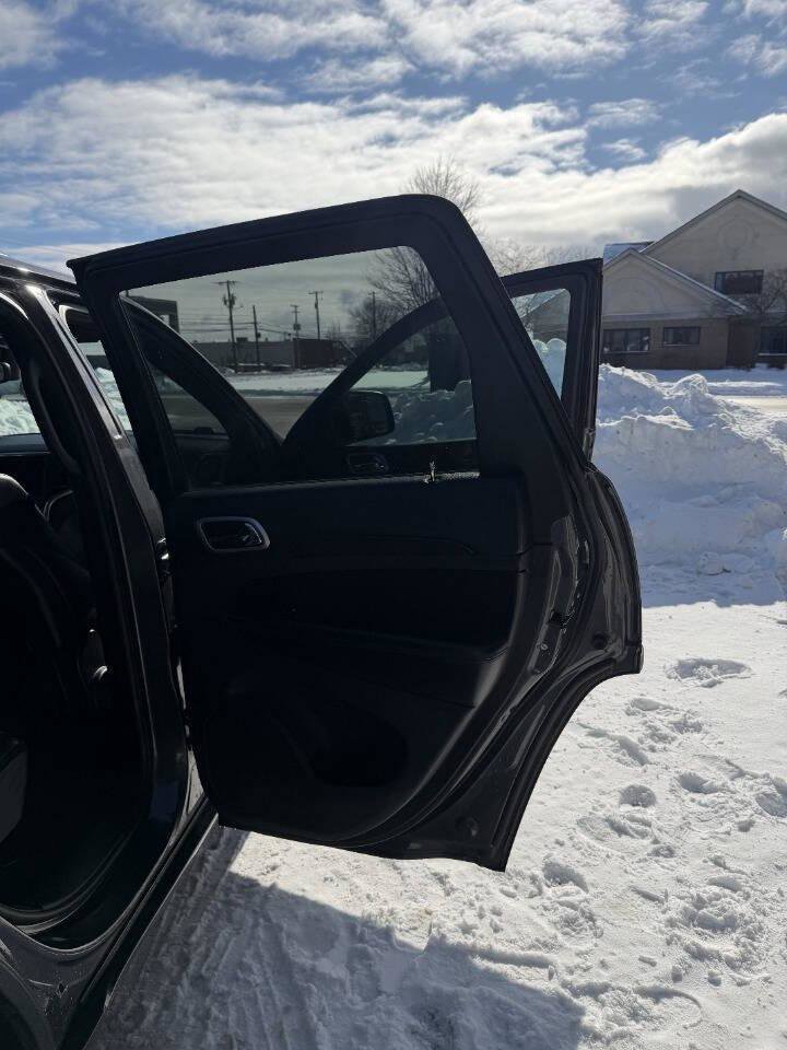 Used 2018 Jeep Grand Cherokee Altitude image 37