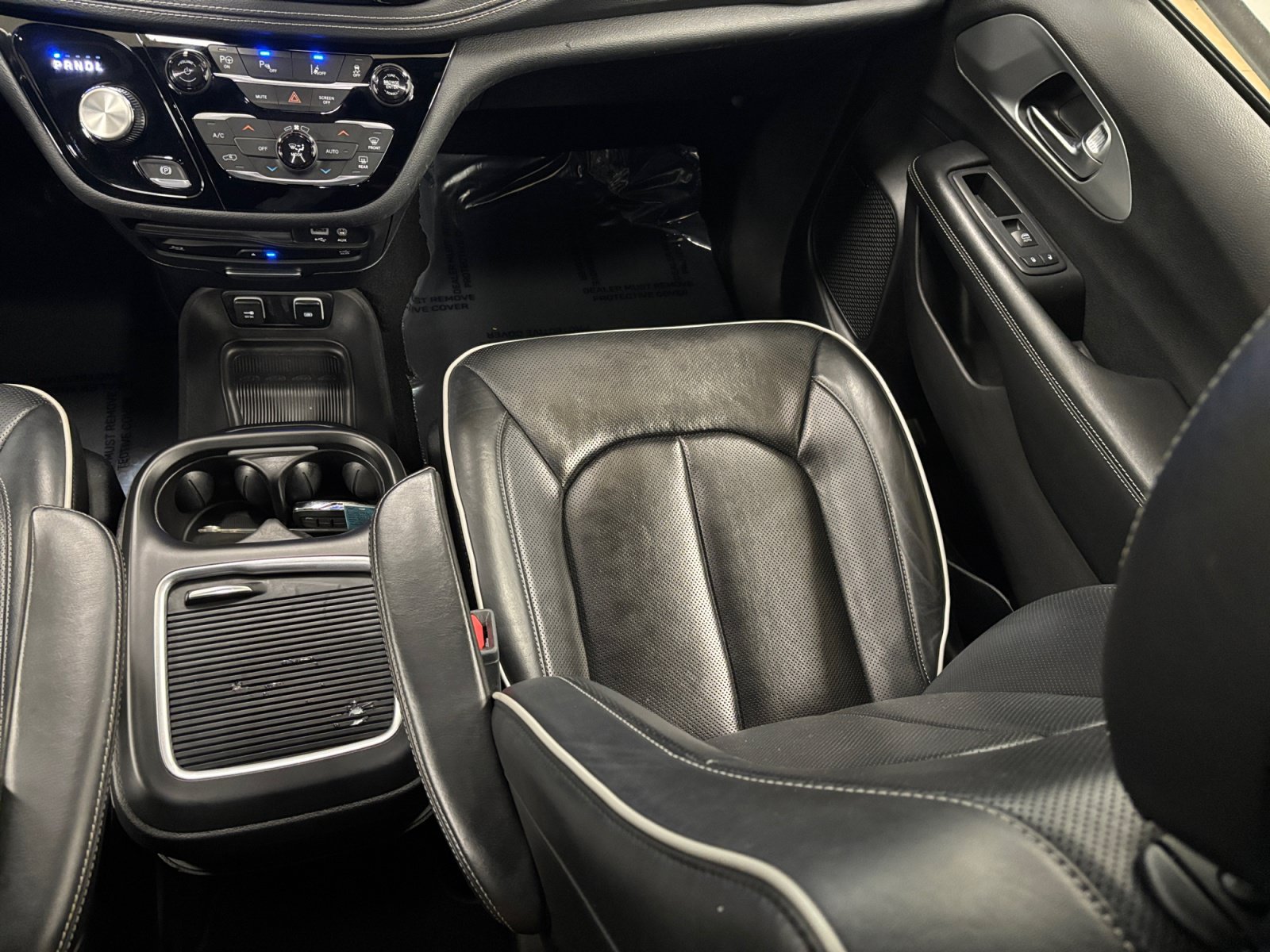 Used 2019 Chrysler Pacifica Limited w/ Advanced Safetytec Group FWD image 16