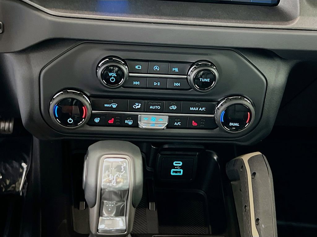 New 2025 Ford Bronco Badlands image 9