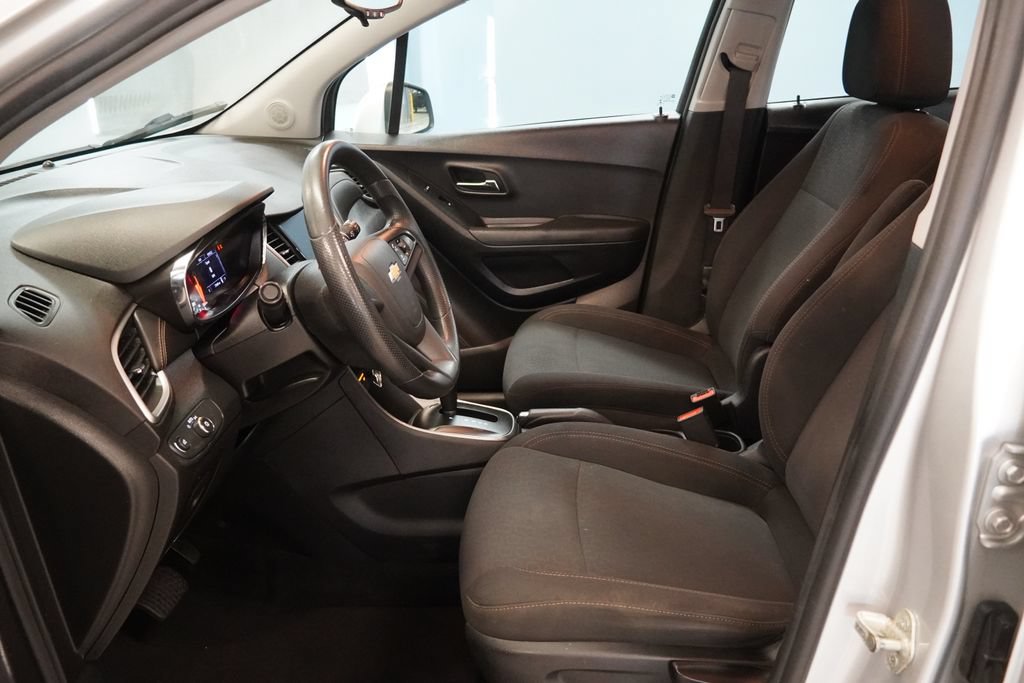 Used 2020 Chevrolet Trax LS AWD/4WD image 4