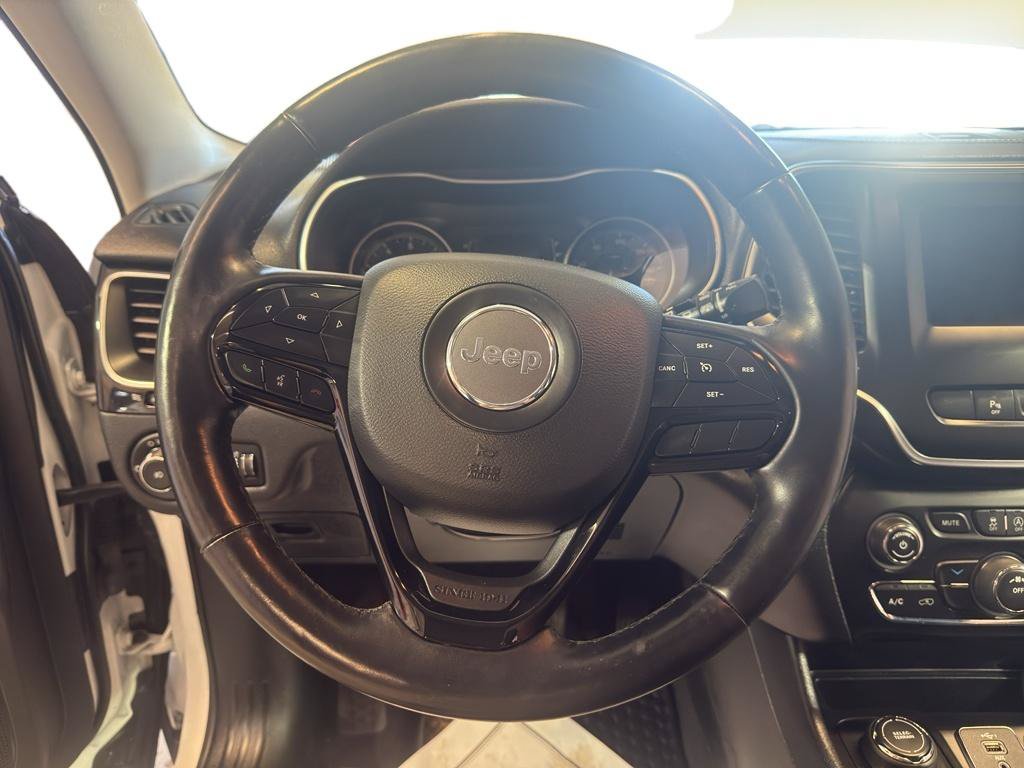 Used 2020 Jeep Cherokee Latitude Plus AWD/4WD image 17