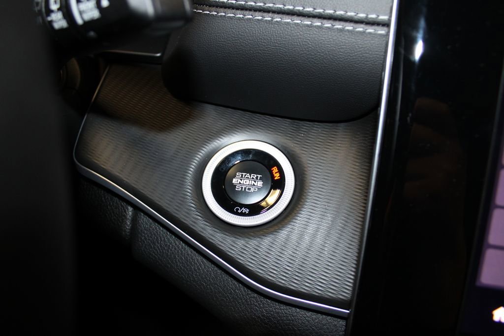 New 2025 Jeep Grand Cherokee Laredo w/ Luxury Tech Group I image 12