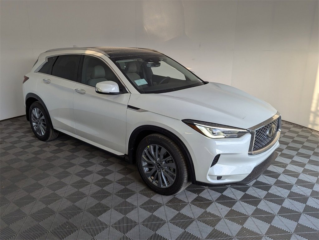 New 2025 INFINITI QX50 Luxe image 2