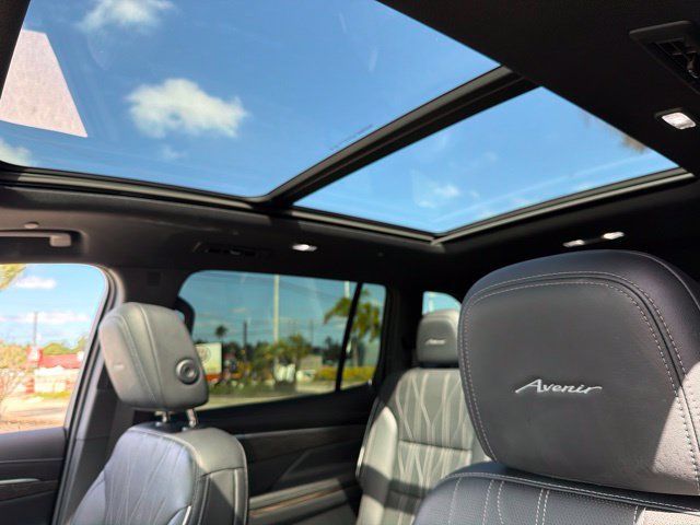Used 2025 Buick Enclave Avenir FWD image 30