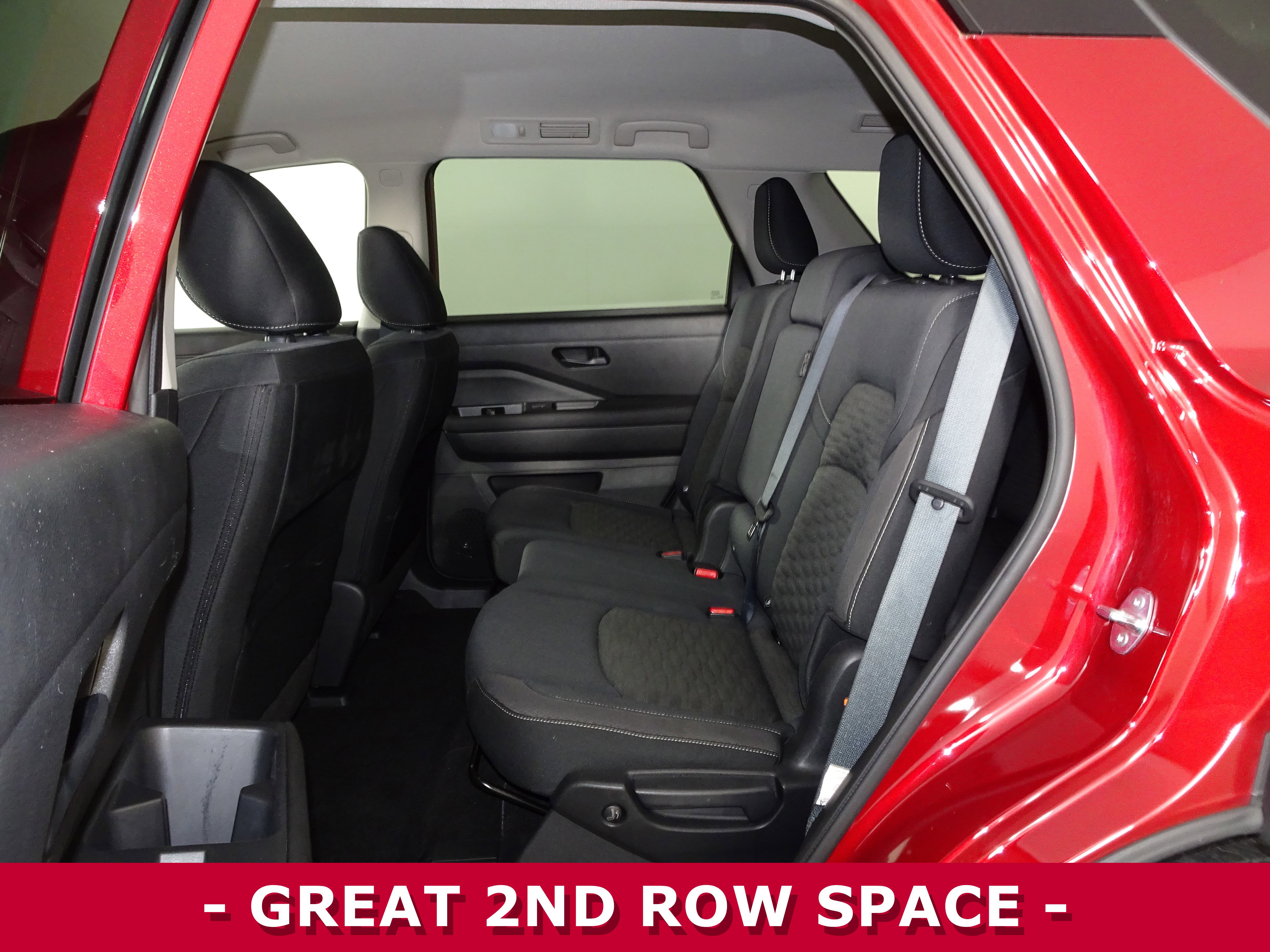 Used 2023 Nissan Pathfinder SV image 10