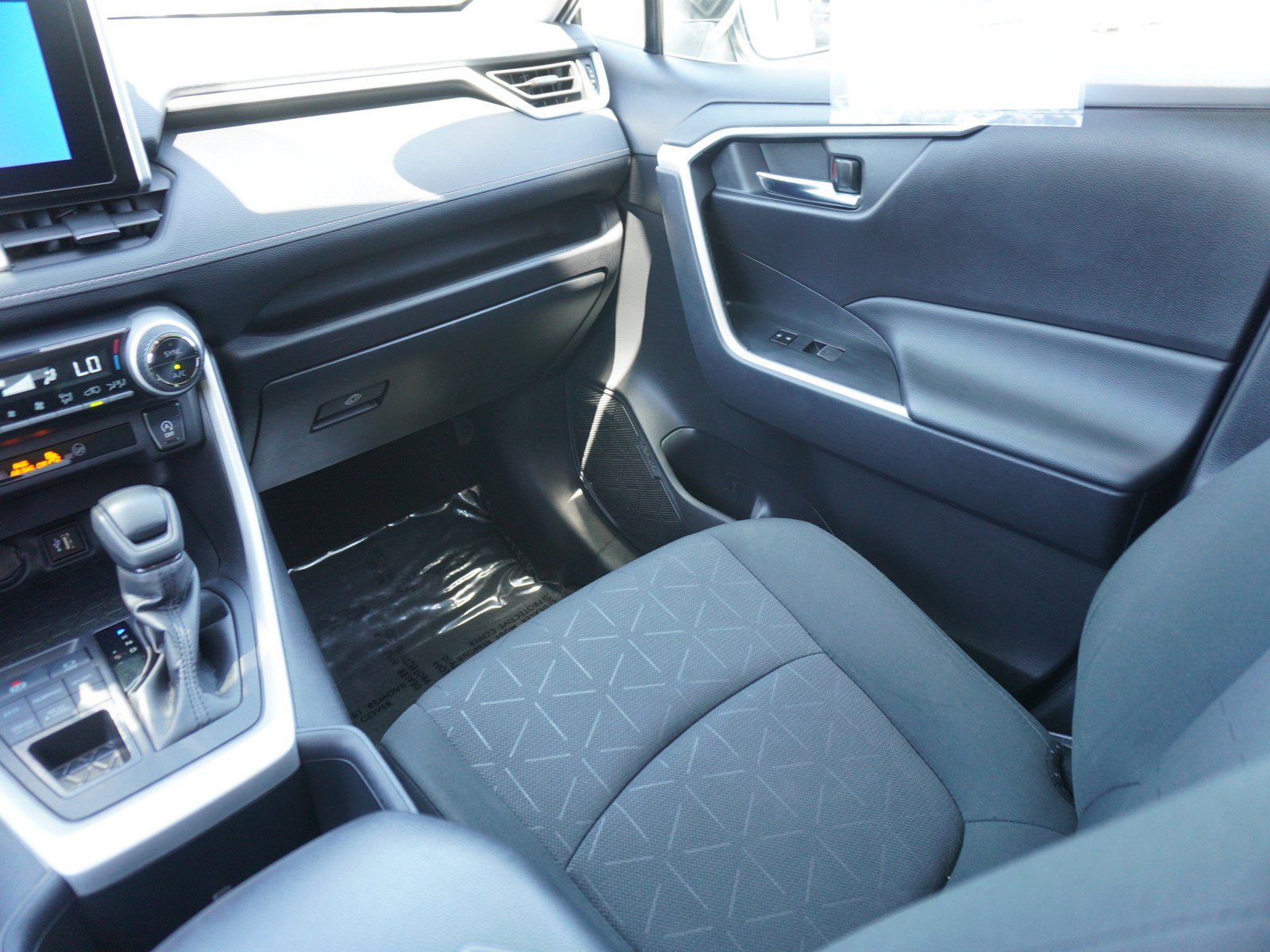 Used 2024 Toyota RAV4 XLE AWD/4WD image 16