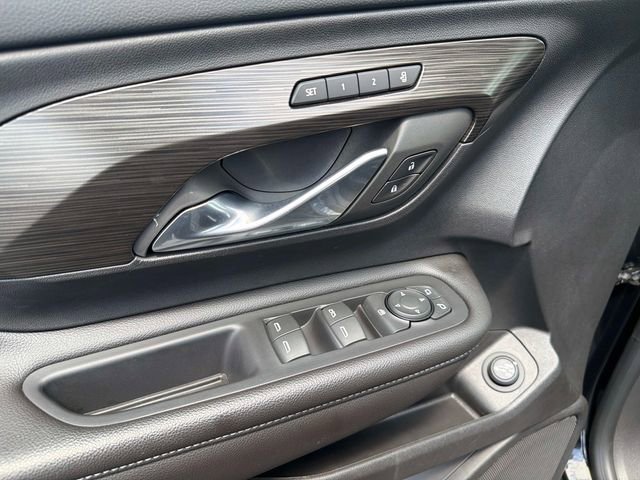 Used 2023 GMC Terrain SLT w/ Infotainment Package II FWD image 18