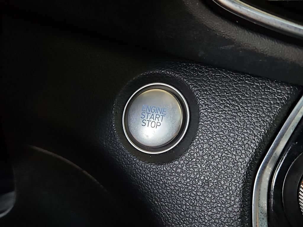 Used 2019 Hyundai Santa Fe Limited FWD image 16