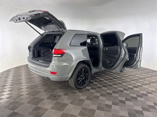 Used 2020 Jeep Grand Cherokee Altitude AWD/4WD image 16