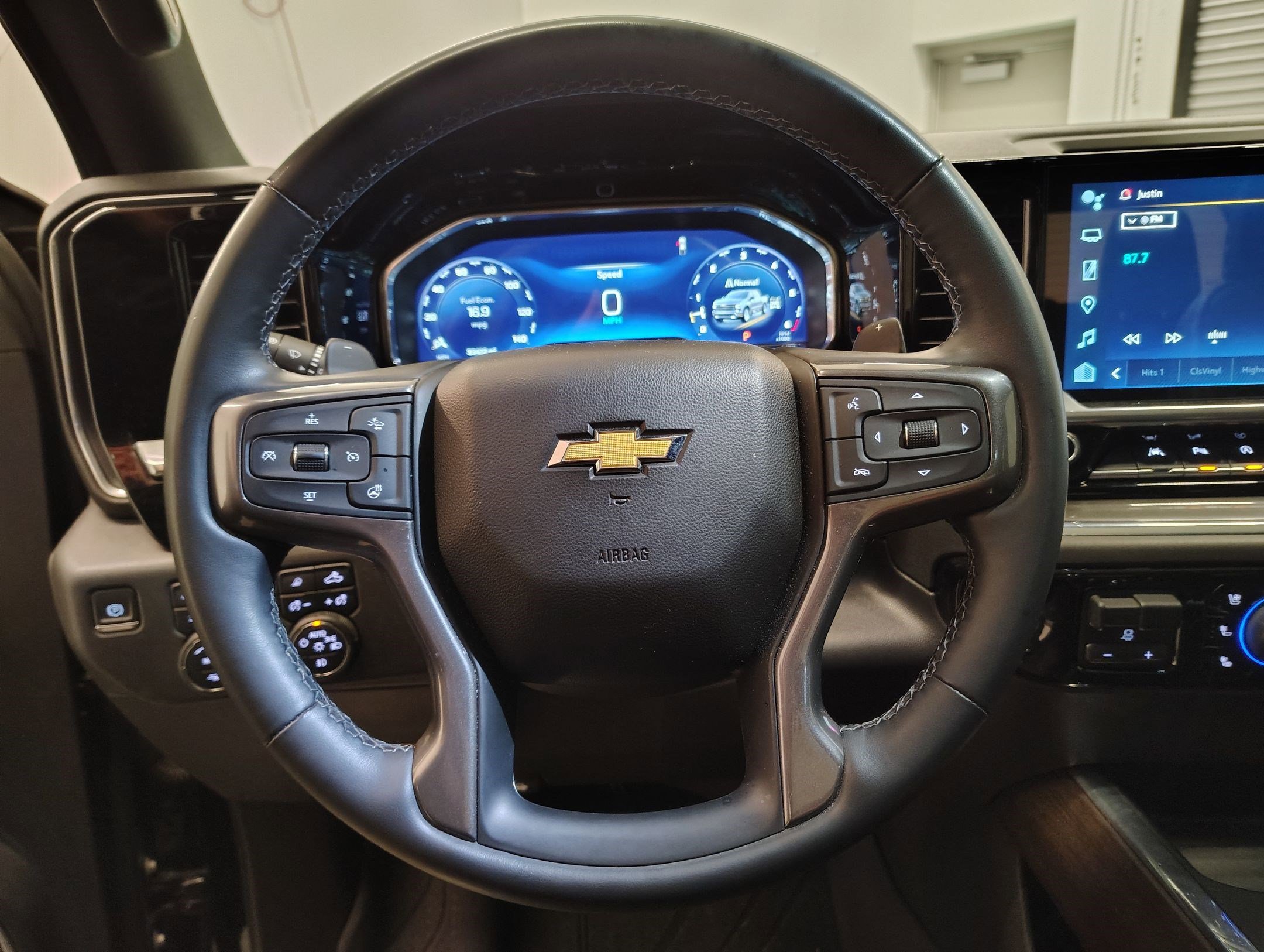 Used 2023 Chevrolet Silverado 1500 High Country w/ High Country Premium Package image 16