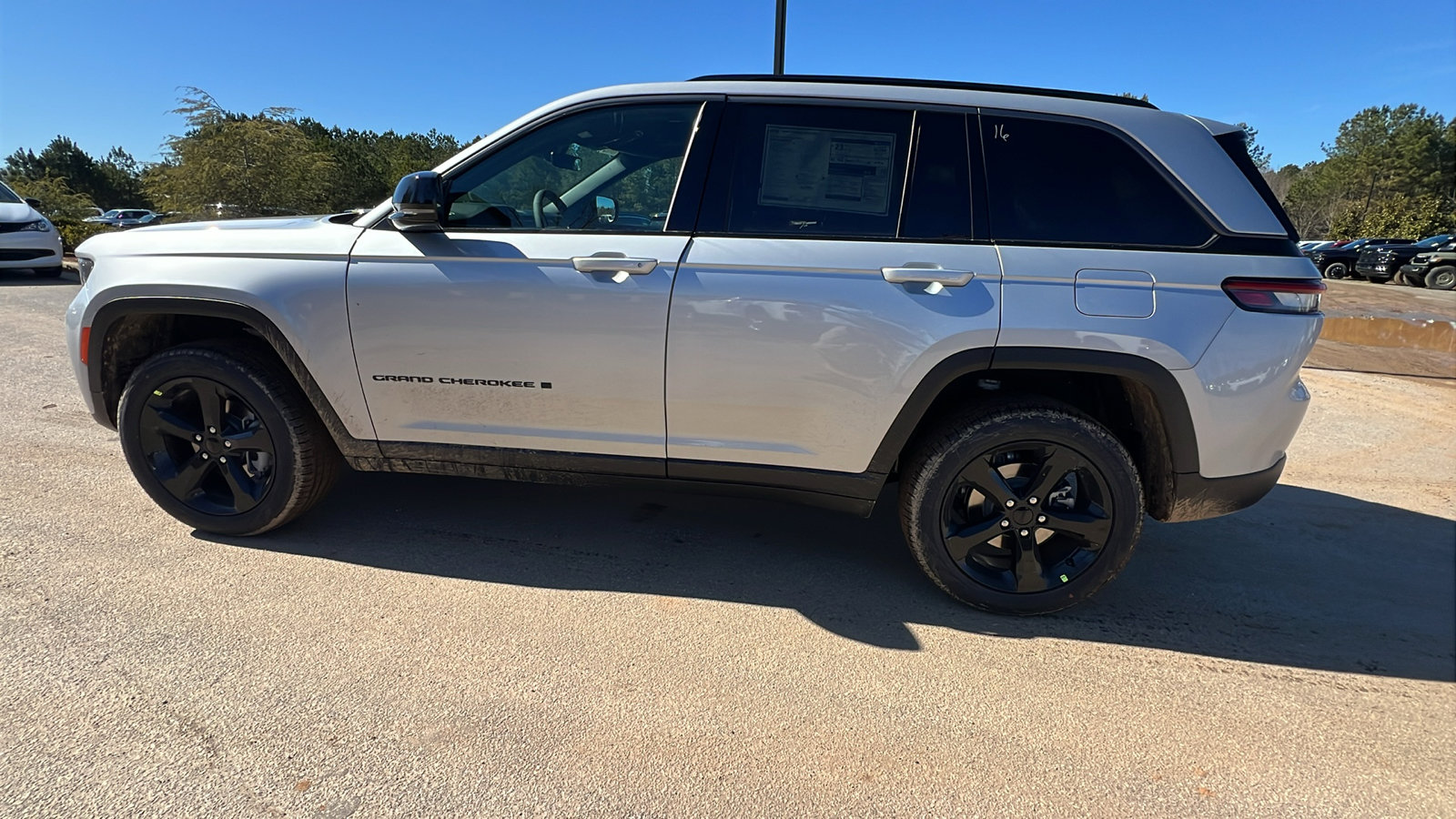 New 2026 Jeep Grand Cherokee Limited w/ Limited Altitude Package AWD/4WD image 11
