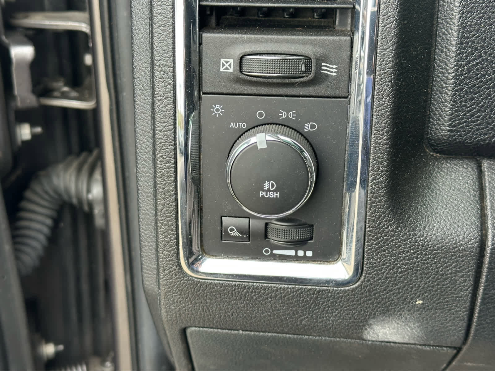 Used 2014 RAM 1500 Laramie image 18
