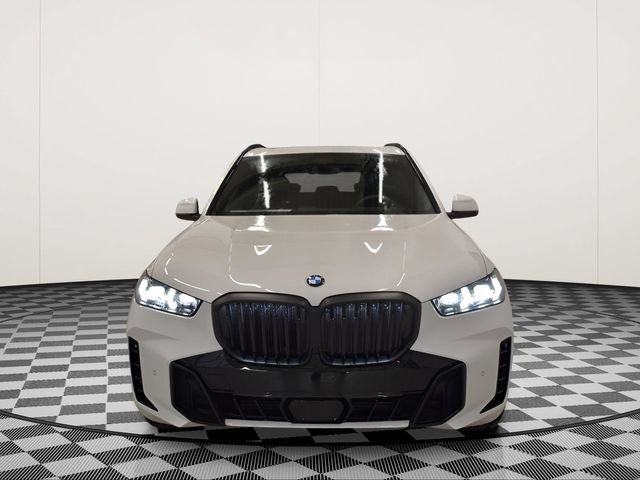 New 2026 BMW X5 xDrive40i w/ M Sport Package AWD/4WD image 3