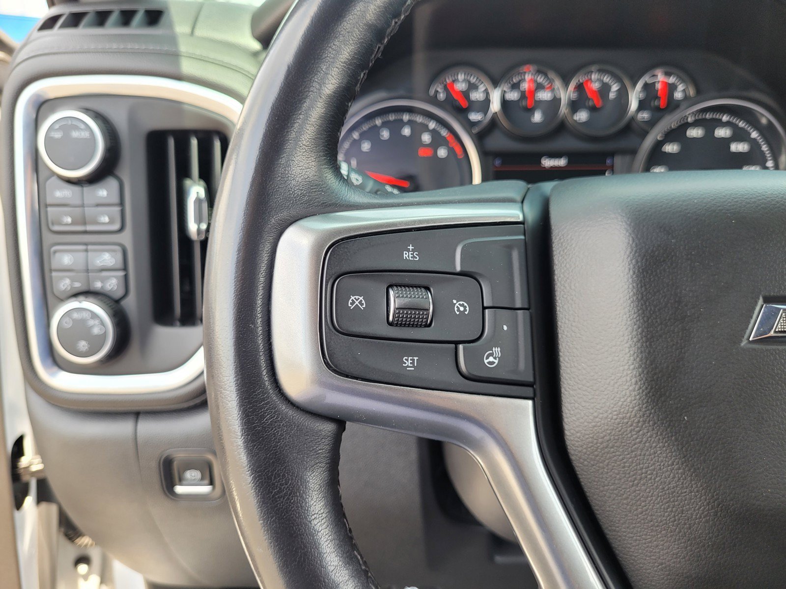Used 2022 Chevrolet Silverado 1500 RST AWD/4WD image 21