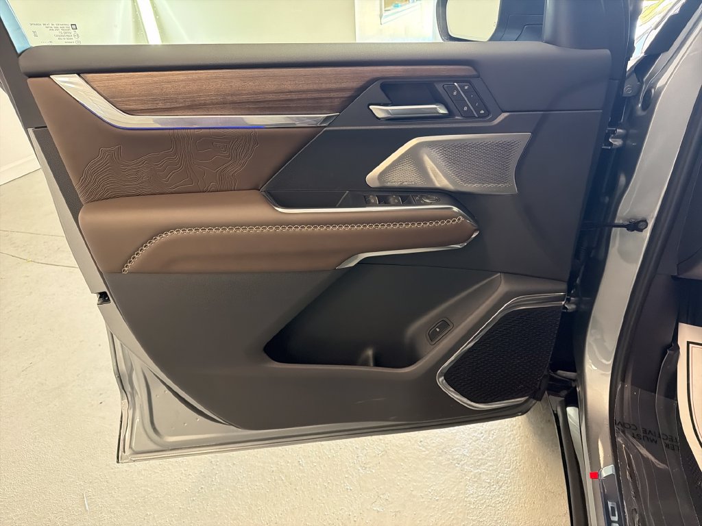 New 2027 GMC Acadia Denali Ultimate w/ LPO, Floor Liner Package FWD image 13