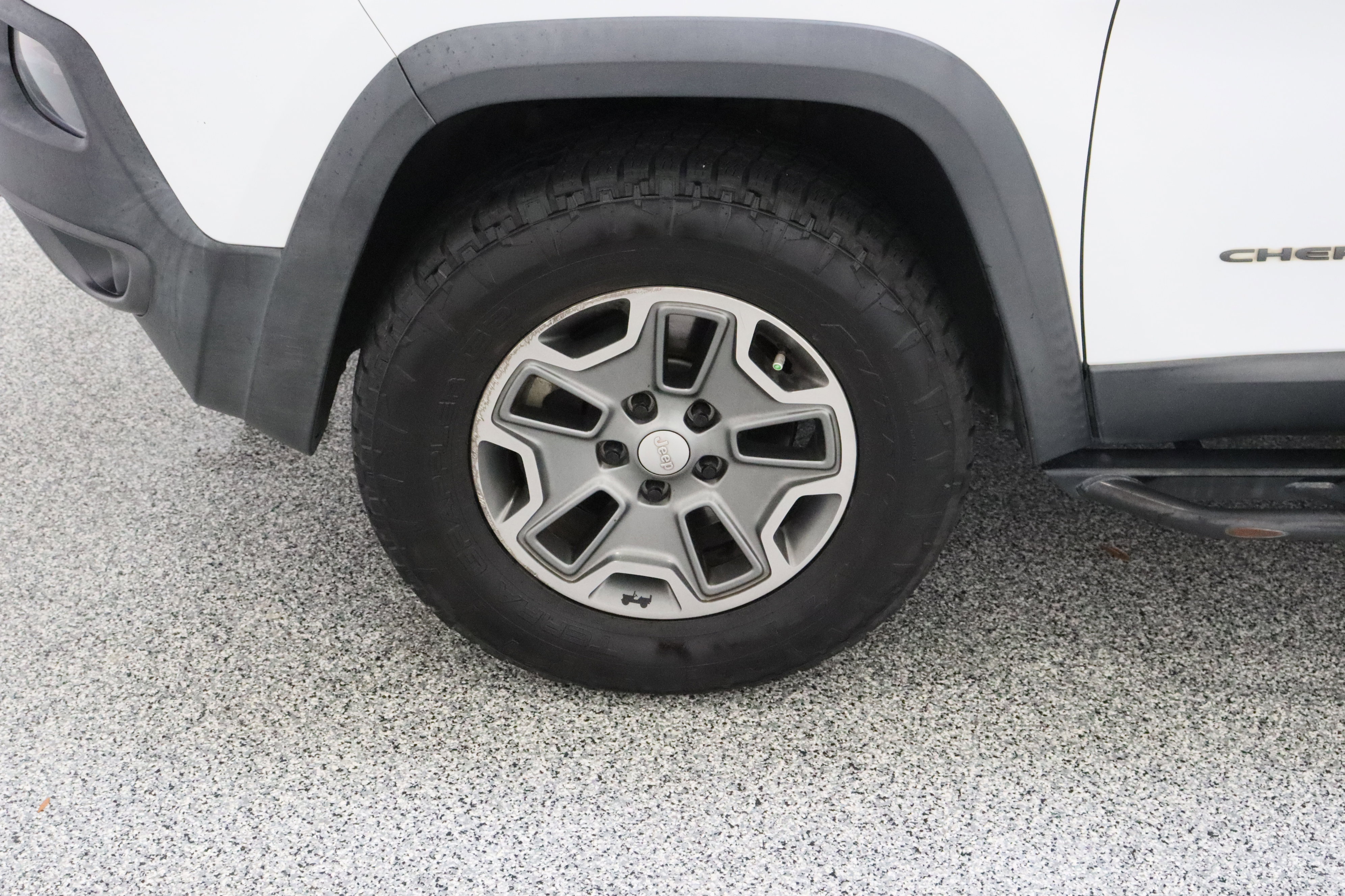 Used 2018 Jeep Cherokee Trailhawk w/ Quick Order Package 27L image 11