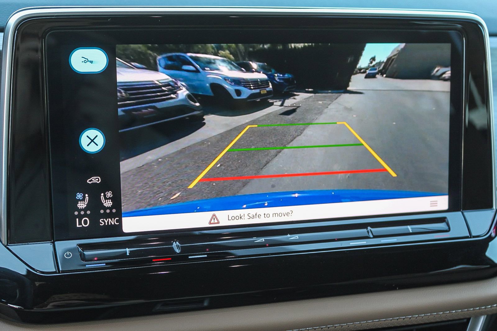 Used 2025 Volkswagen Atlas Cross Sport SE image 24