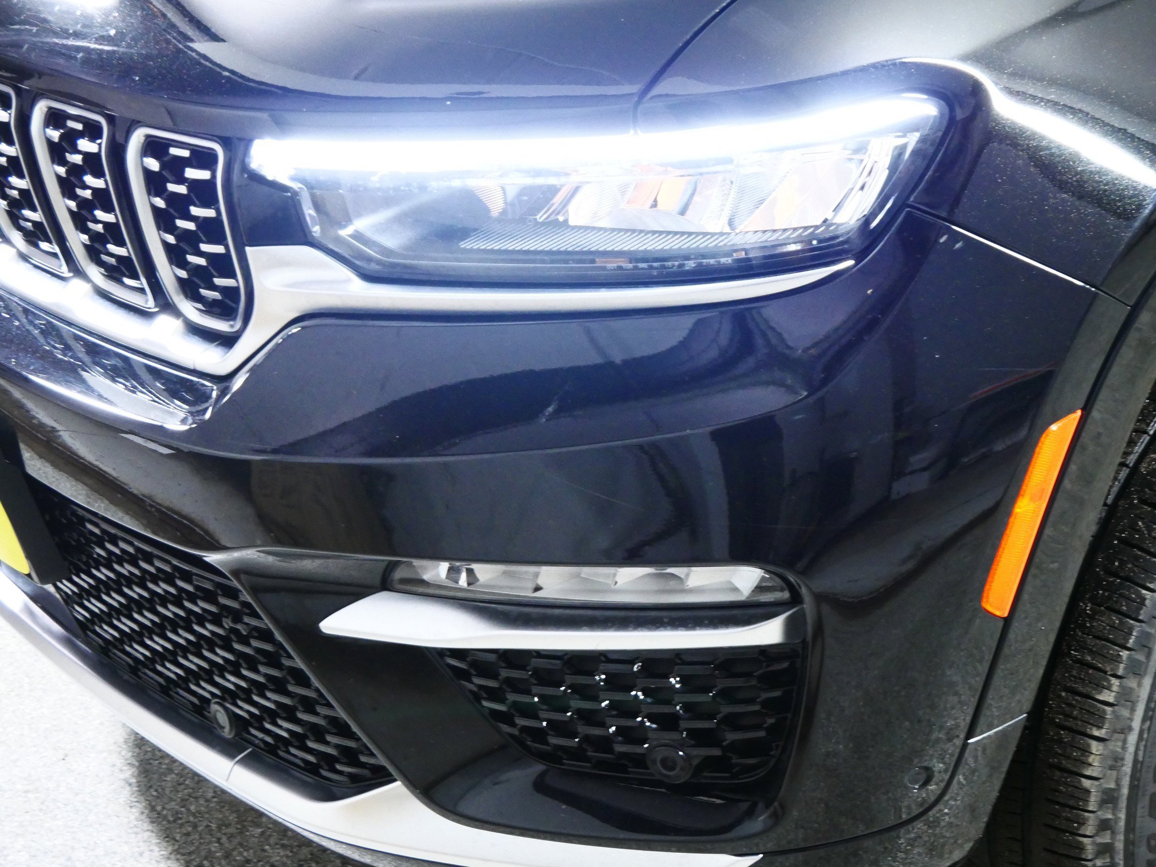 Used 2023 Jeep Grand Cherokee Summit w/ Luxury Tech Group V image 16