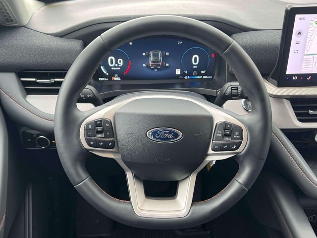Used 2026 Ford Explorer Active AWD/4WD image 18