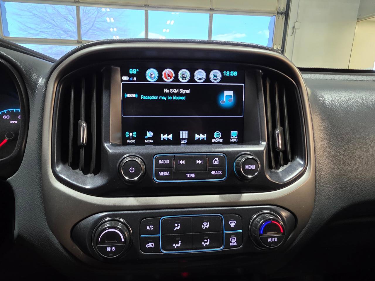 Used 2018 Chevrolet Colorado Z71 AWD/4WD image 30