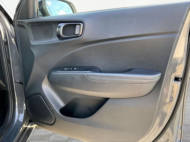 Used 2024 Hyundai Venue Limited FWD image 12