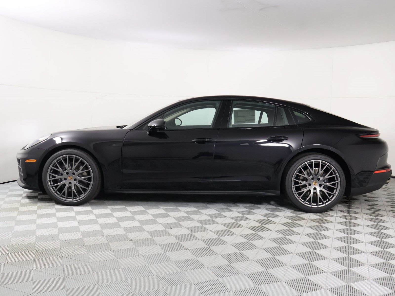 New 2026 Porsche Panamera RWD image 2