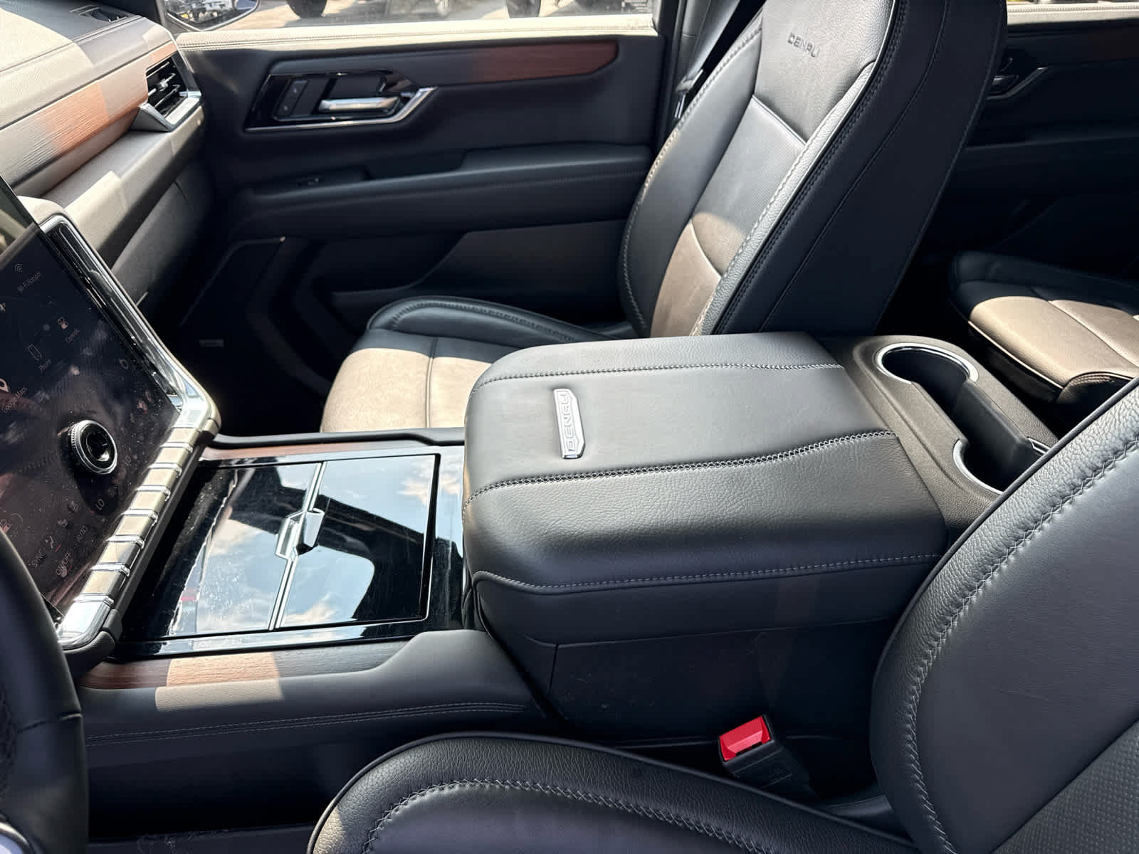 Certified 2025 GMC Yukon Denali AWD/4WD image 21