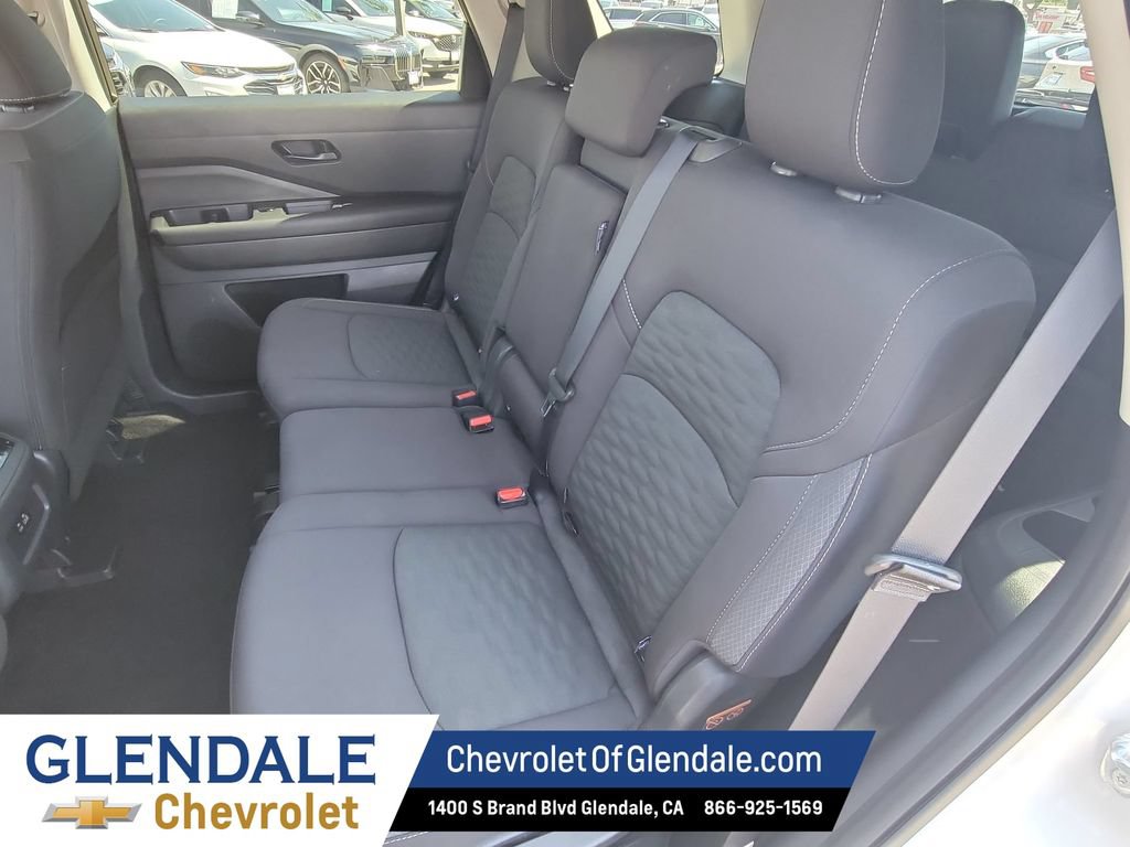 Used 2025 Nissan Pathfinder SV FWD image 21