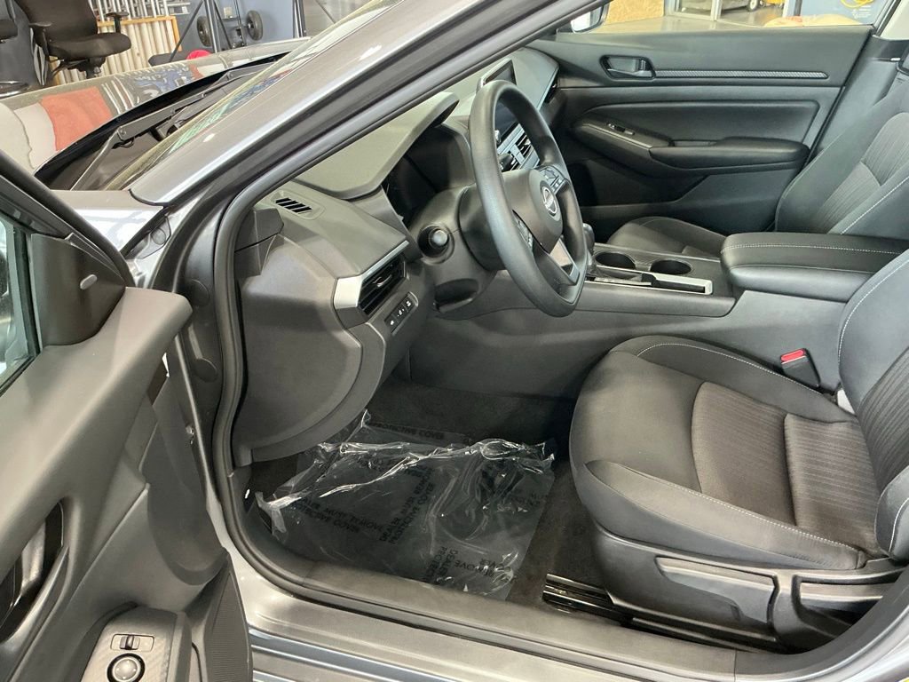 Used 2025 Nissan Altima 2.5 S FWD image 5