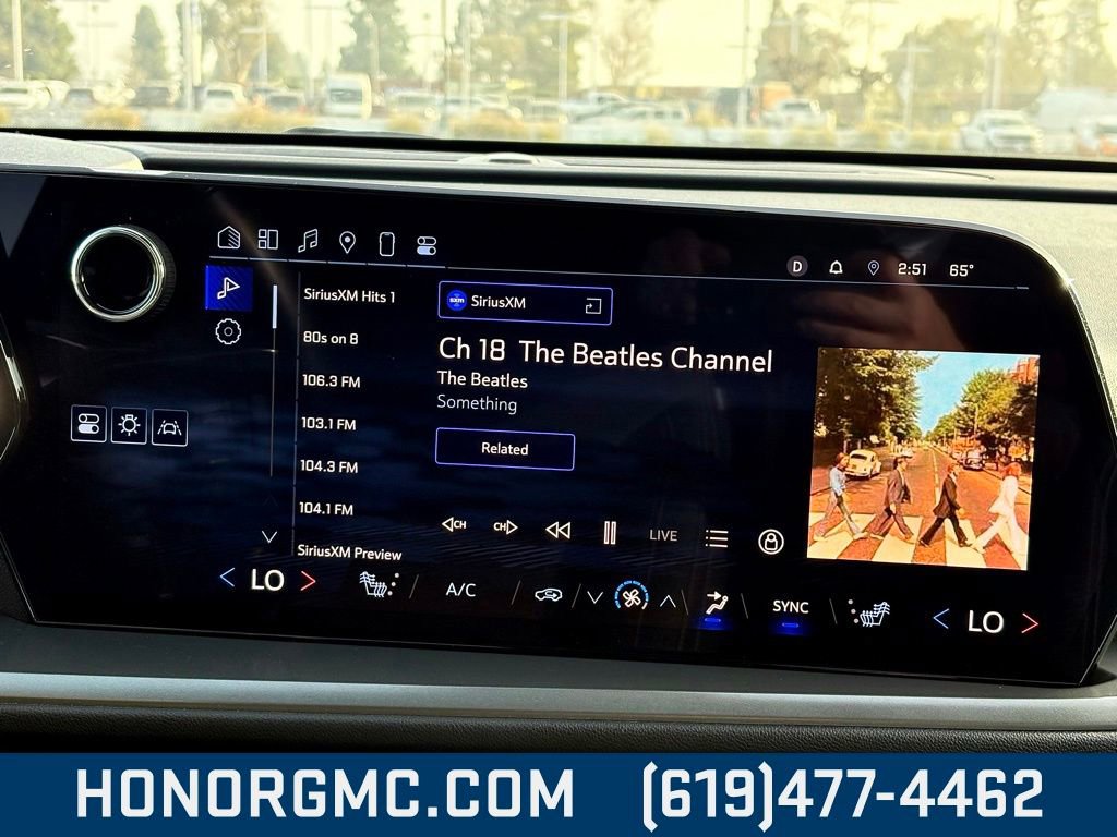 Used 2024 Chevrolet Traverse LT image 30