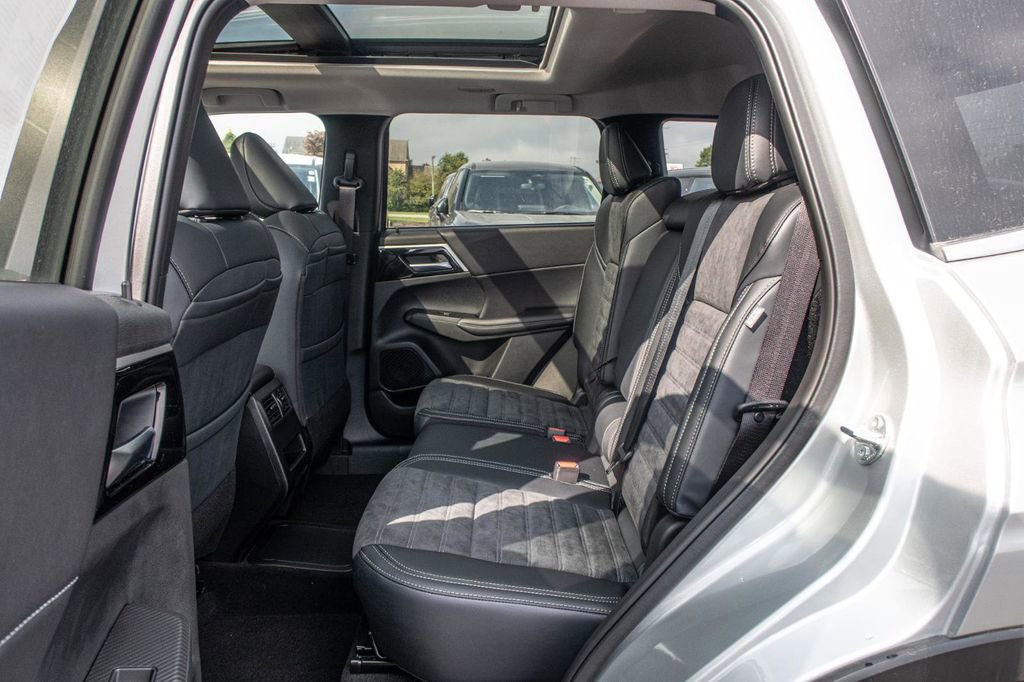 New 2024 Mitsubishi Outlander 4WD Plug-In Hybrid image 25