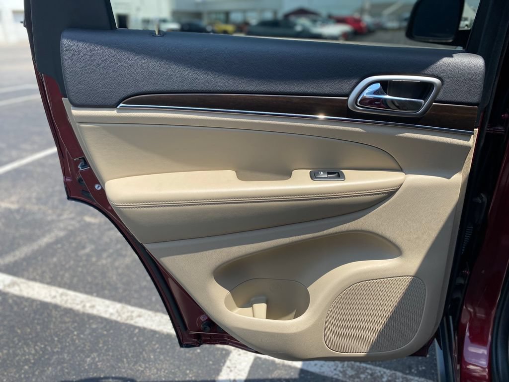 Used 2018 Jeep Grand Cherokee Limited AWD/4WD image 16