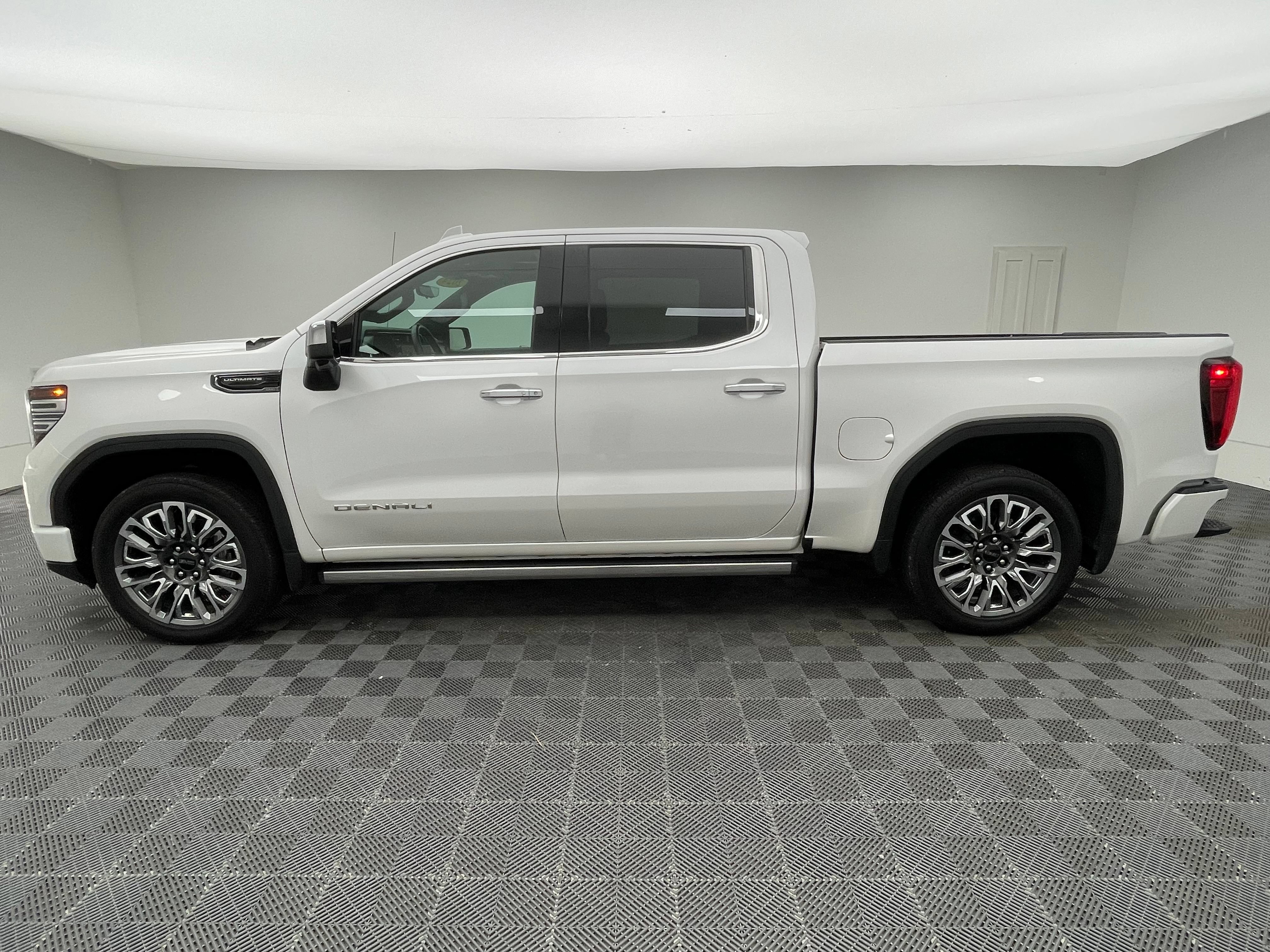 Used 2024 GMC Sierra 1500 Denali Ultimate AWD/4WD image 14