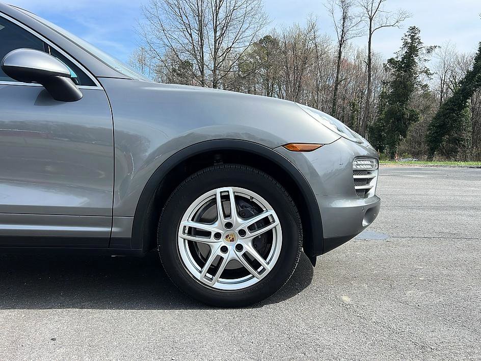 Used 2014 Porsche Cayenne Platinum Edition AWD/4WD image 14