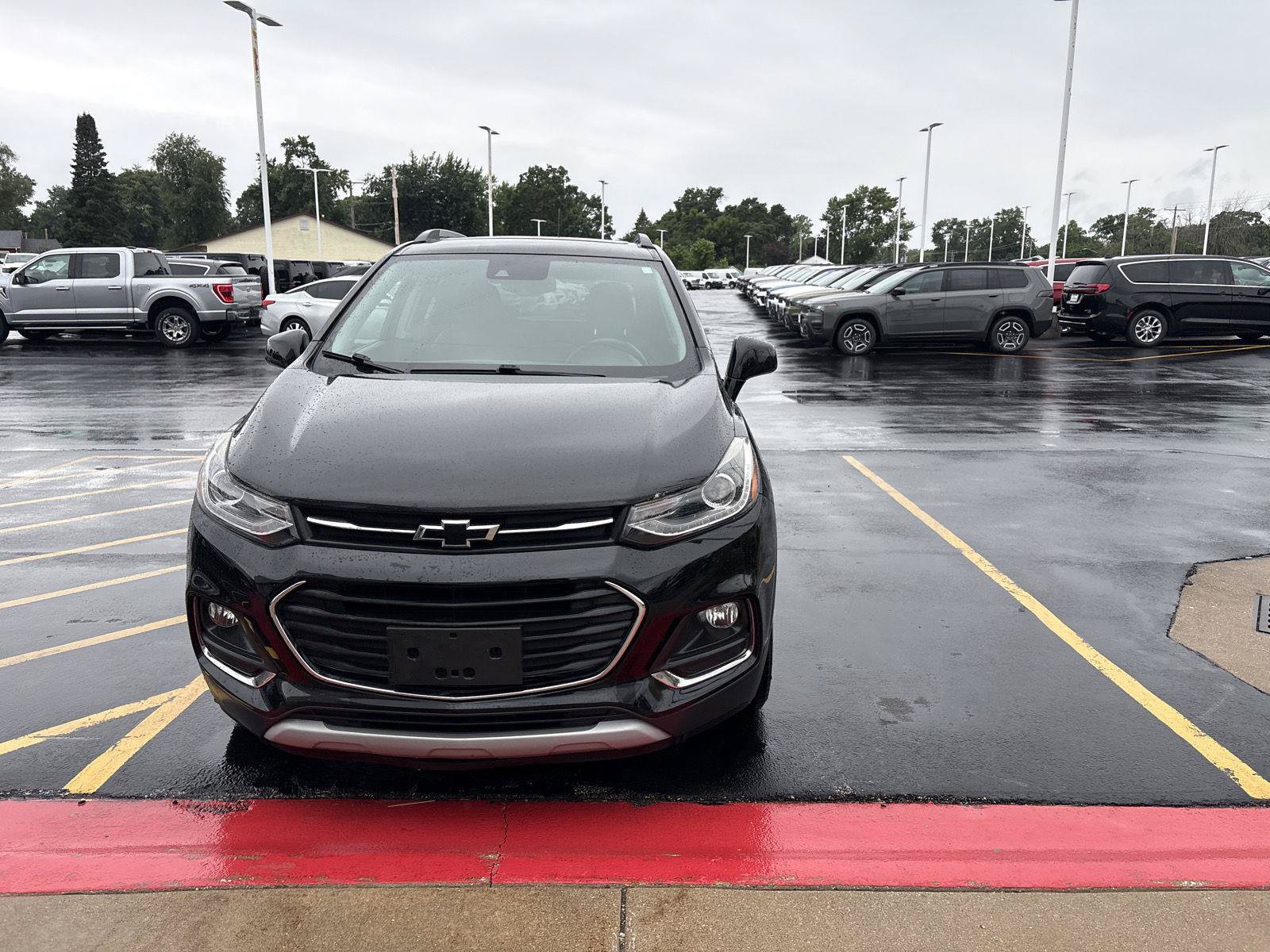 Used 2019 Chevrolet Trax Premier w/ LPO, Cargo Package FWD image 2