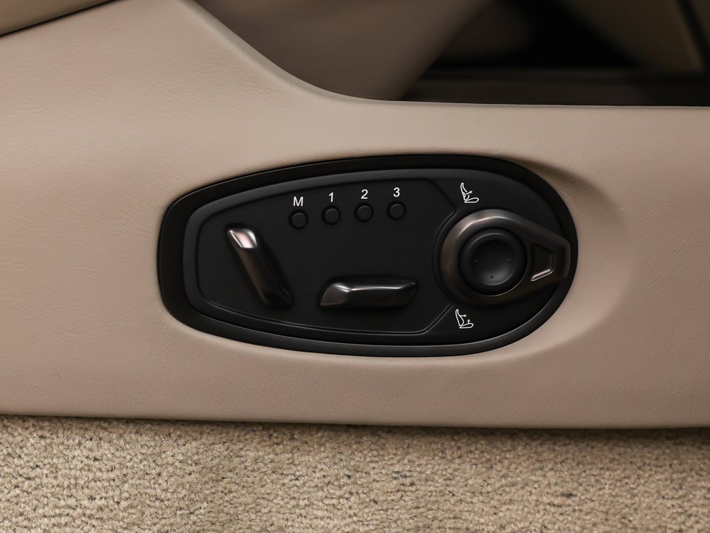 Used 2024 Aston Martin DB12 Convertible image 18