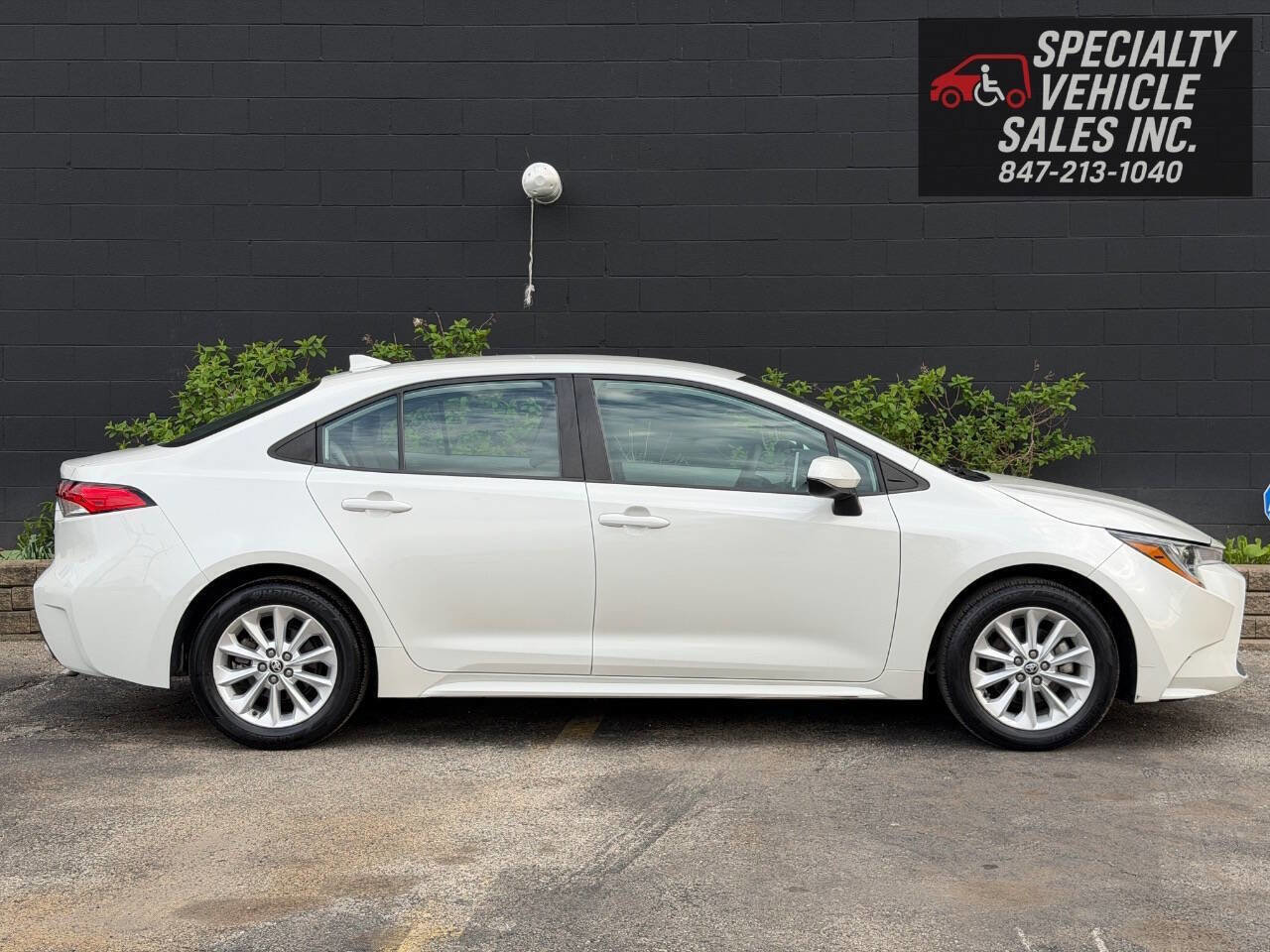 Used 2020 Toyota Corolla LE w/ LE Convenience Package FWD image 6
