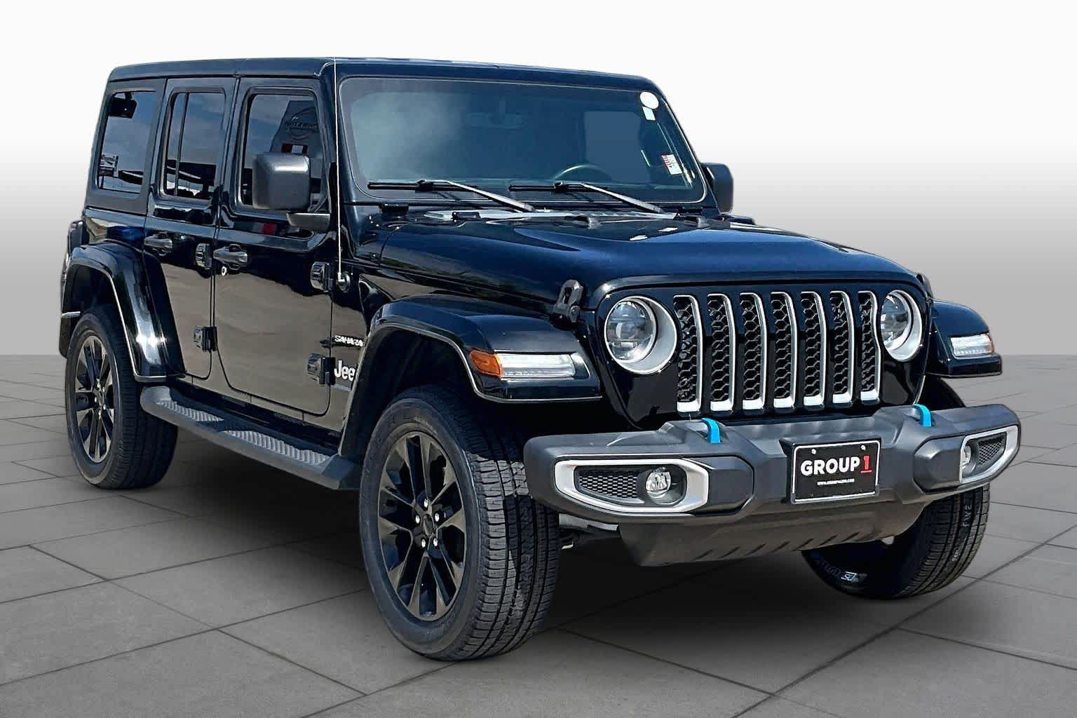 Used 2023 Jeep Wrangler Unlimited Sahara w/ Cold Weather Group AWD/4WD image 2