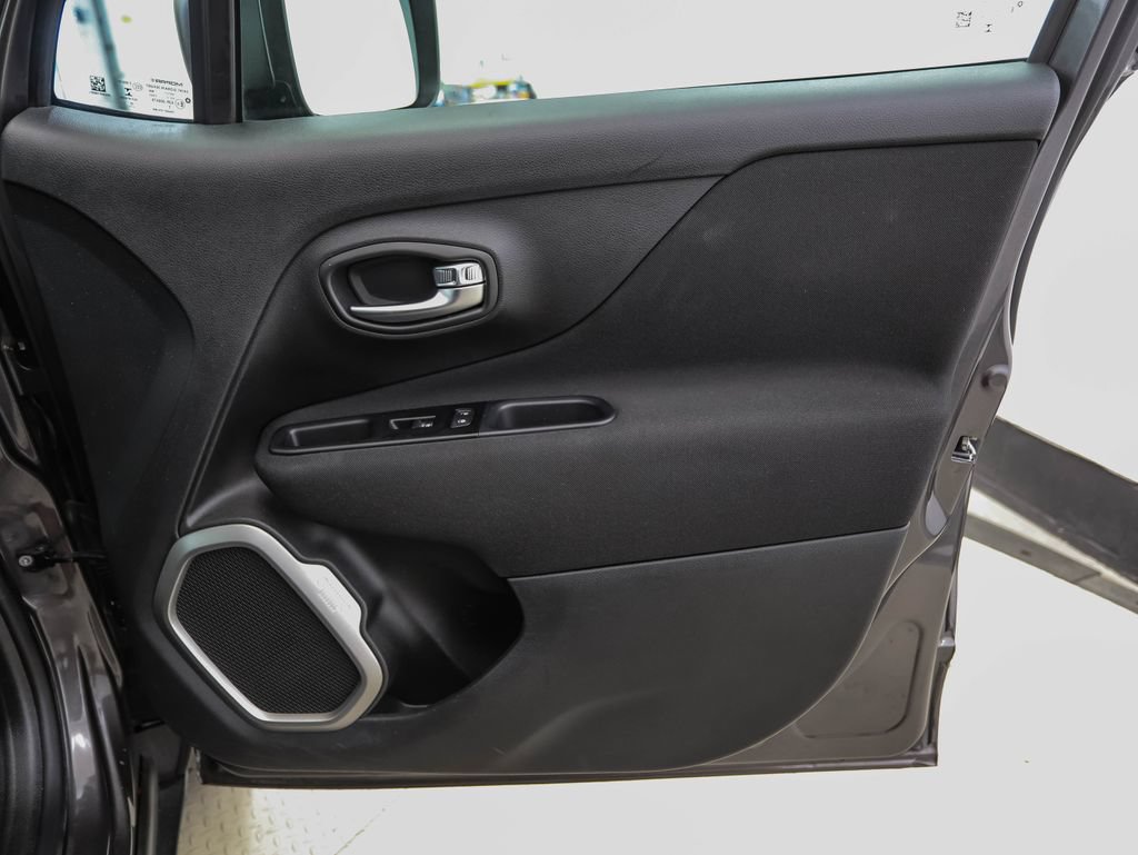Used 2021 Jeep Renegade Latitude AWD/4WD image 29