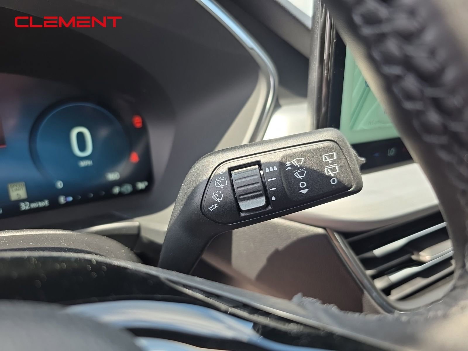 New 2025 Ford Escape SE w/ PHEV Premium Package image 15