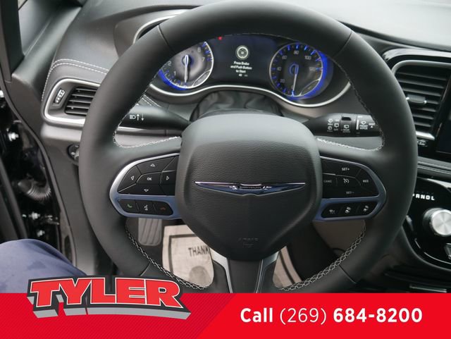 New 2026 Chrysler Pacifica Select AWD/4WD image 29