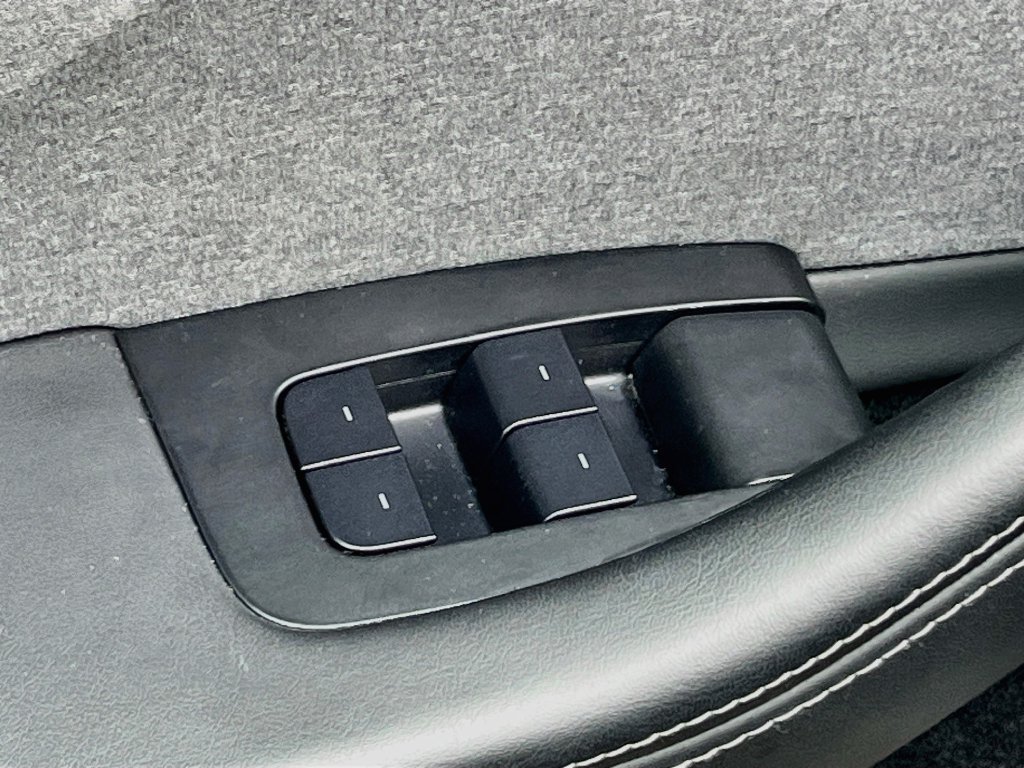 Used 2024 Tesla Model 3 Standard Range RWD image 17