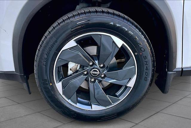 Certified 2025 Nissan Rogue SV image 10