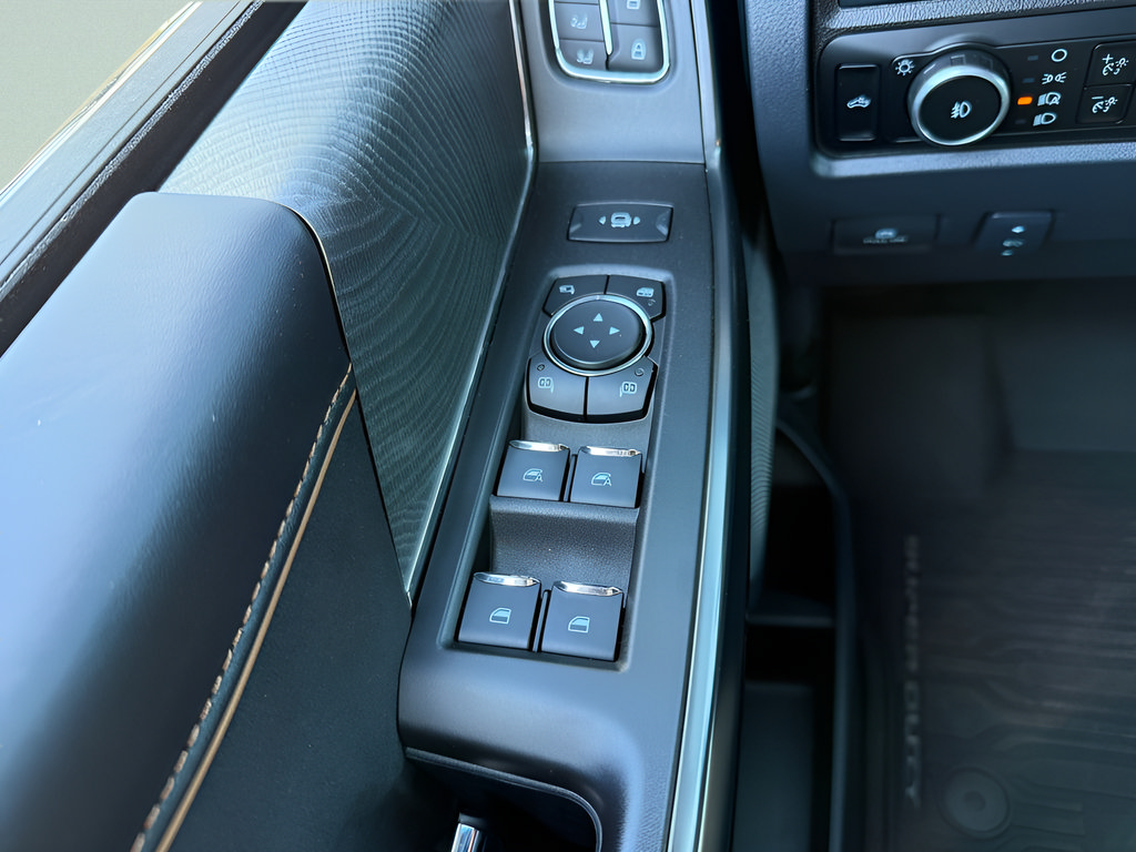 Used 2024 Ford F350 Platinum AWD/4WD image 29