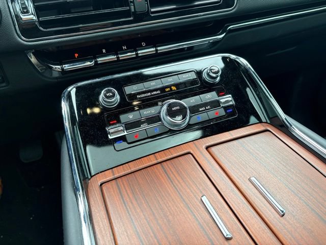 Used 2024 Lincoln Navigator Reserve AWD/4WD image 25
