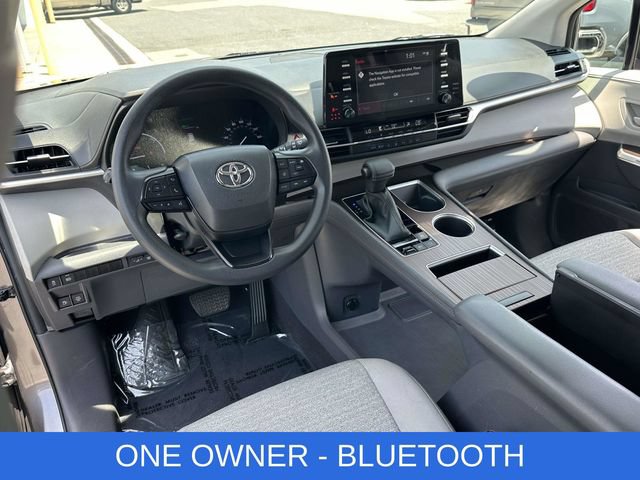 Used 2023 Toyota Sienna LE FWD image 2