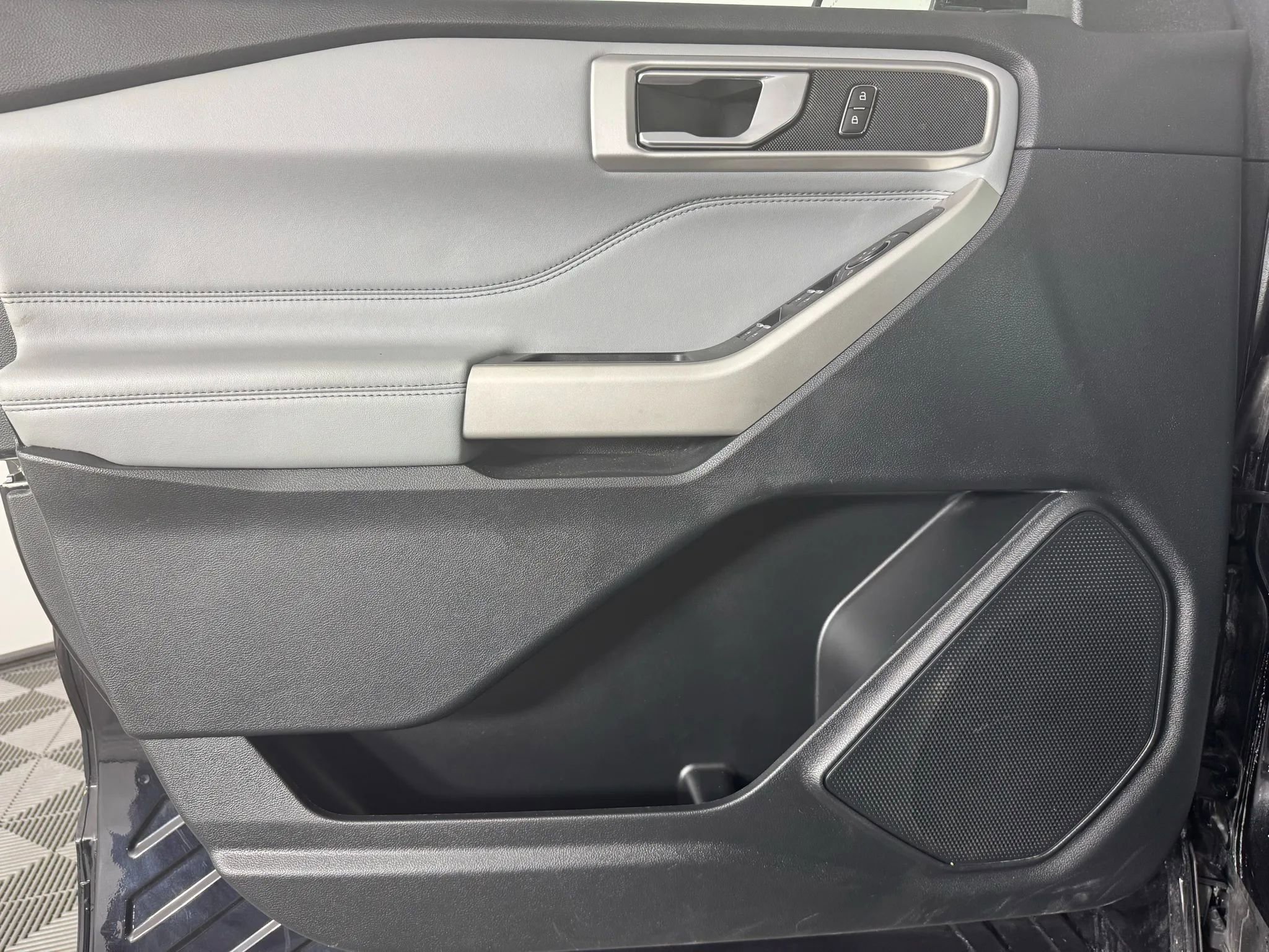 Used 2022 Ford Explorer XLT w/ Equipment Group 202A image 42