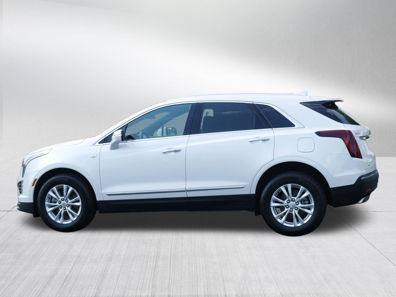 Used 2026 Cadillac XT5 Luxury w/ LPO, Floor Liner Package AWD/4WD image 3